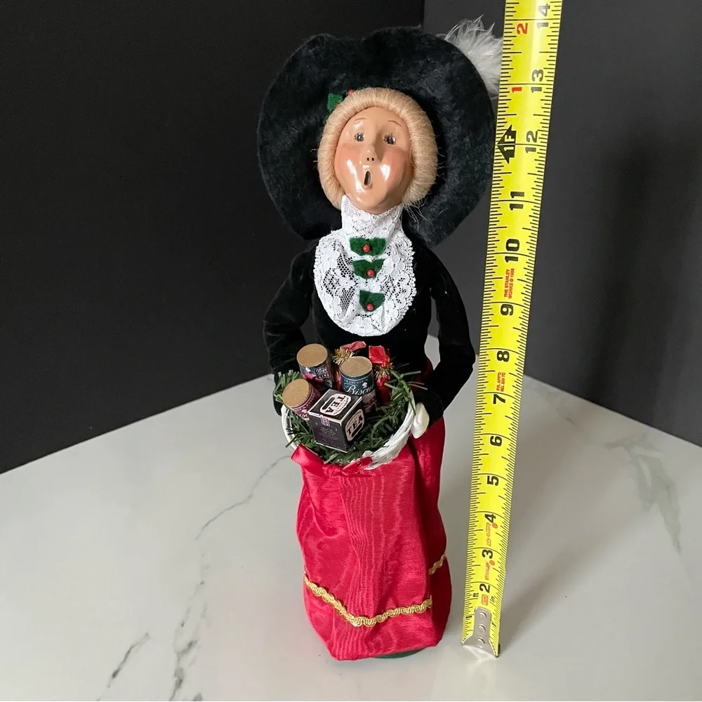Holiday Shopper Woman with Big Hat - Crabtree & Evelyn Caroler - Byer's Choice